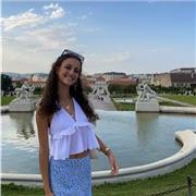 Soy una persona responsable, paciente y aunque no tengo experiencia profesional, he dado clases a mi familia. Clases de primaria